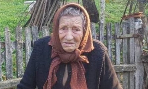 Izgorjela kuća bake Ljube koja je 58 godina živjela bez struje na Baniji. Ne zna se gdje je ona