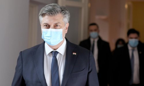 Plenković na Twitteru: Vlada će snažnim paketom mjera ublažiti udar na standard građana