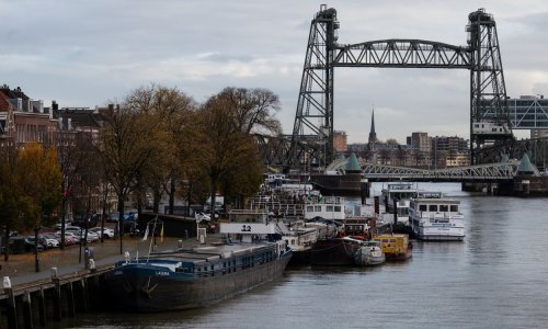 [VIDEO] Nova jahta Jeffa Bezosa toliko je velika da će morati rastaviti most u Rotterdamu da može isploviti na more