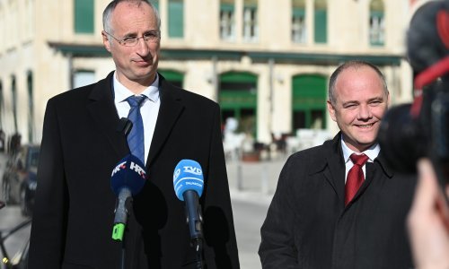 Puljak iseljava političke stranke iz centra grada i pokreće spor protiv države oko vrijednog hotela