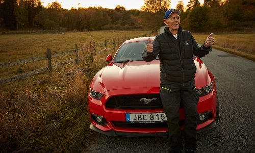 Starac i more? Ne, starac i njegov Mustang snage 418 konja