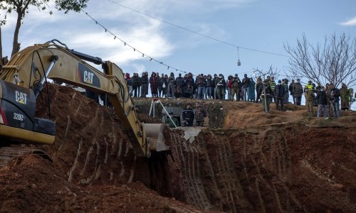 [FOTO] Spasioci izvukli dječaka Rayana iz bunara u Maroku, ali on nije preživio
