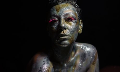 Je Veux najavljuje koncertnu promociju svog višestruko nagrađenog albuma 'I Glow'