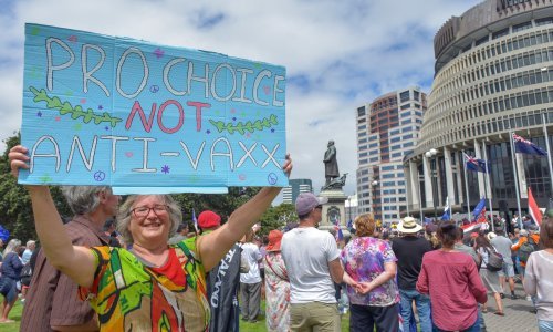 [FOTO] Inspirirani Ottawom: Konvoj kamiona i kampera blokirao ulice oko parlamenta na Novom Zelandu
