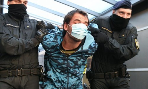 [FOTO] Okrutni ubojica iz Rijeke nekontrolirano urlao na ispitivanju, pokušao se istrgnuti policajcima i skočiti kroz prozor. Jedva su ga svladali