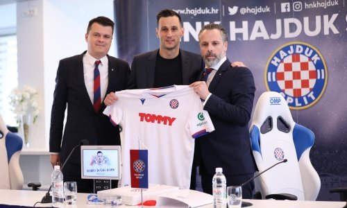[VIDEO/FOTO] Hajduk predstavio Kalinića: Čuo sam se s Perišićem i rekao da je sve na njemu; predsjednik kluba nije želio o jednoj stvari koja sve zanima