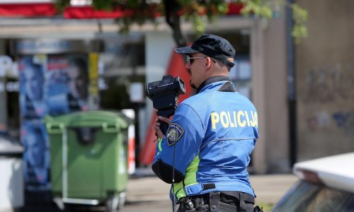 Muškarac u Rijeci policiji lagao o tome tko je vozio njegov auto u prekršaju pa sada ima kaznenu prijavu