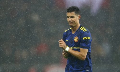 [VIDEO] Na društvenim mrežama glavna tema je Ronaldovo ljubljenje kostobrana; zlobnici tvrde da ljubi samog sebe