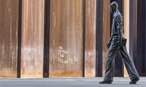 U 82. godini preminuo kipar Stjepan Gračan, autor mnogih javnih skulptura među kojima su i 'Kumica' s Dolca te osječki 'Šetač'