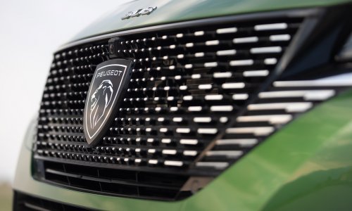 [FOTO] Visokotehnološke tajne novog amblema Peugeota 308: Novi grb ima tanak sloj indija, rijetkog supravodljivog metala
