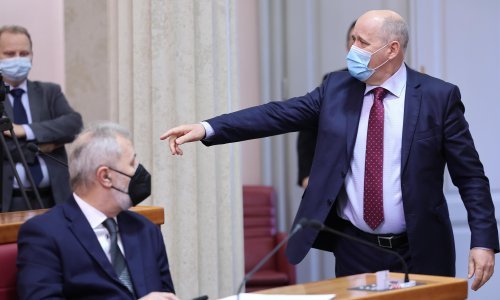 HDZ: Nema ništa sporno da Vlada provjerava Mostove potpise za referendum