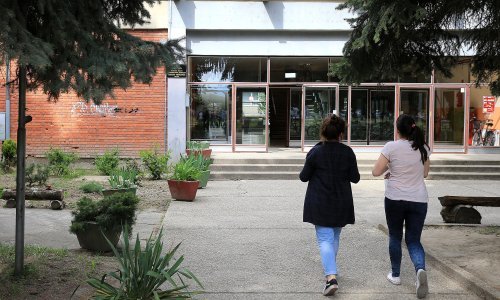 Istraživanja o spolnosti tinejdžera: U srednjoj školi stupaju u seksualni odnos; malo znaju o prevenciji