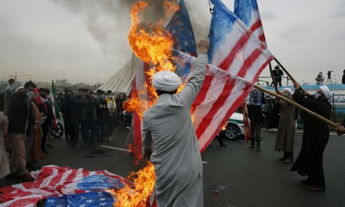 [FOTO] Iran slavi obljetnicu Islamske revolucije, na ulicama se opet palile američke zastave