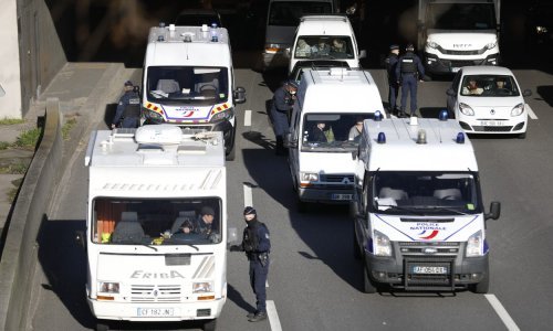 Pariška policija zaustavila 500 vozila koja su se pokušala probiti u grad