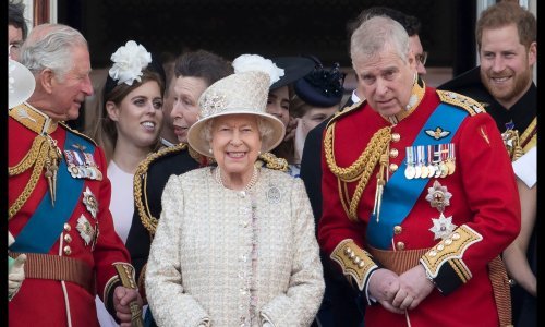 Britanska kraljica ima koronu, cijepljena je i simptomi su blagi