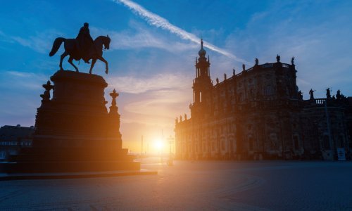 Dužnosnici i neonacisti obilježili savezničko bombardiranje Dresdena 1945.