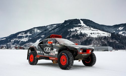 [FOTO/VIDEO] Zamjena automobila vrlo posebne vrste: Zvijezda 'Gymkhane' Ken Block oduševljen Audijem RS Q e-tronom