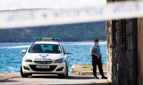 Policija poziva građane da se jave ako ih je lažnim licencama za rad prevario muškarac na području Kaštela, Solina ili Šibenika