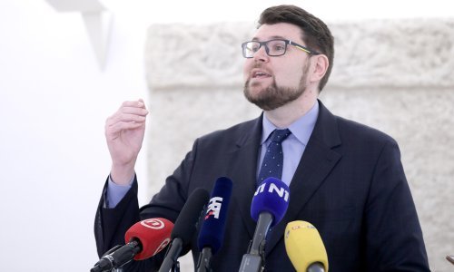 [FOTO/VIDEO] Grbin se brani od optužbi za zloupotrebu naknade za odvojeni život: Živim i u Puli i u Zagrebu