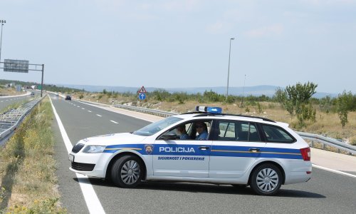 Muškarac u Benkovcu u prometu ulovljen pijan, bez valjane vozačke, a koristio je i registarske pločice drugog automobila