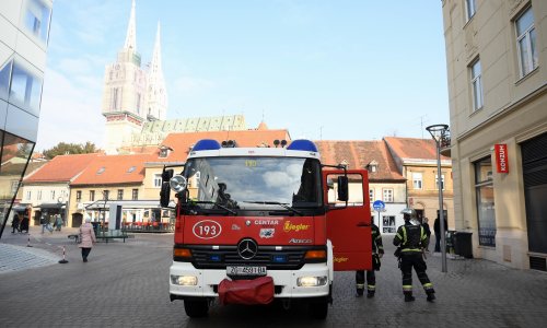 Vatrogasci dronovima nastavljaju pregledavati opasne lokacije u Zagrebu; sjedište operacije u Kurelčevoj ulici