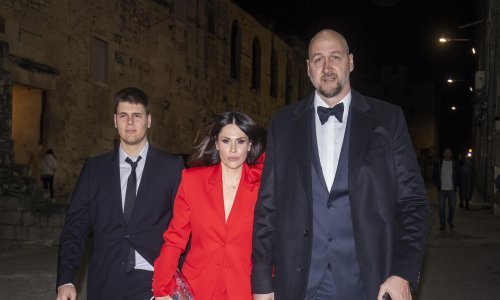 I taj 'misterij' je riješen, Dino Rađa pokazao trećeg Grašinog kuma: 'Šime je ovi prvi s liva'