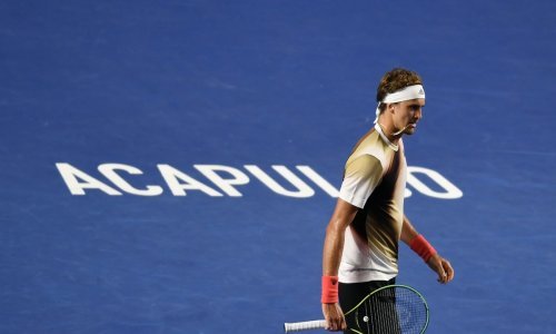 [VIDEO] Skandal na turniru; pogledajte kako je treći tenisač svijeta Zverev u naletu bijesa reketom napao suca te ga brutalno vrijeđao, publika u šoku!