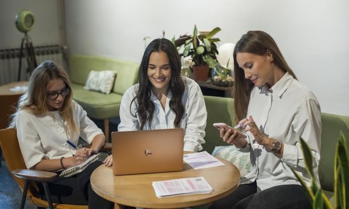 Pomoć roditeljima: Tri mlade psihologinje imaju aplikaciju za praćenje razvoja djece