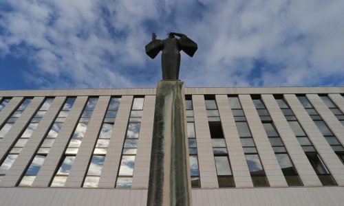 U Splitu na 20 godina robije osuđen otac koji je silovao kćer. Nije došao na izricanje presude pa je raspisana tjeralica