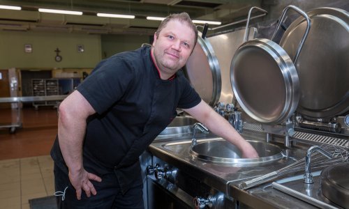 'Da mi je netko prije 10 godina rekao da ću raditi u bolnici i kuhati za Vatrene, vjerojatno bih se glasno nasmijao': Tomica Đukić chef je s neobičnom pričom