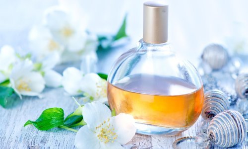 Eksplozija zavodljivih mirisa: Ovo su najbolji novi parfemi za 2022. godinu