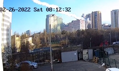 [VIDEO] Zastrašujuće snimke: Pogledajte trenutak udara ruske rakete u neboder u Kijevu