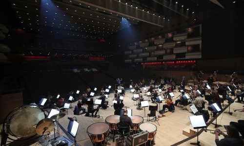 [VIDEO] Londonski filharmonijski orkestar nastup počeo ukrajinskom himnom, a znakovitu poruku poslala je i direktorica ansambla