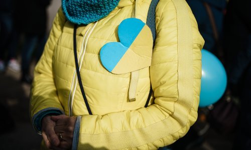 U Podgorici održan skup podrške Ukrajini, na ulice izišlo nekoliko stotina građana