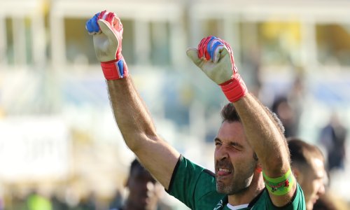 On je neuništiv; počeo je sa 17, a prema novom ugovoru branit će do 46. godine