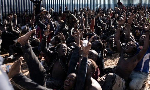 [VIDEO] Više od 2500 emigranata nasilno pokušalo ući u Španjolsku, gotovo 500 se uspjelo probiti