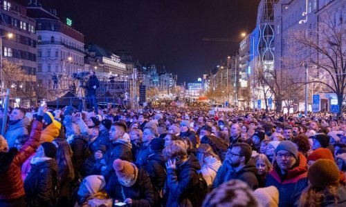Europa prosvjeduje protiv ruske agresije, Zelenski se obratio prepunom trgu u Pragu: 'Ako padne Ukrajina, past će Europa'