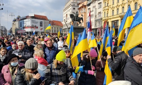 [VIDEO/FOTO] U Zagrebu skup podrške Ukrajini, u ime Vlade govorio Fuchs, ukrajinski veleposlanik se rasplakao