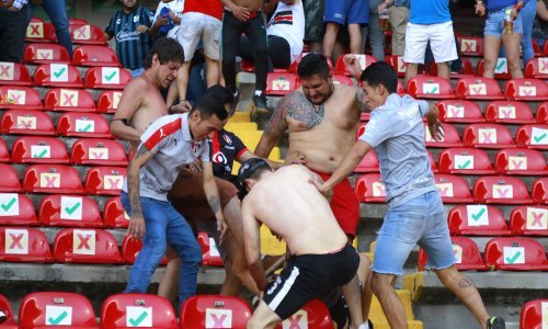 [FOTO] Horor u Meksiku! Prekinuli utakmicu kako bi spašavali živote; službeno 22 ozlijeđenih, ali priča se i o 17 ubijenih