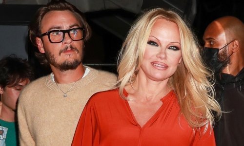 [FOTO] Kakav frajer: Pamela Anderson zablistala u izlasku s najdražim muškarcem