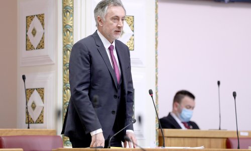 Zastupnici podijeljeni u vezi s uvođenjem eura