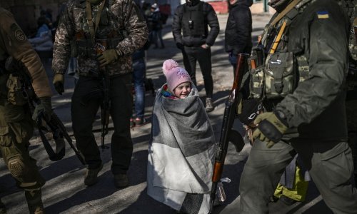 Čak 400 tisuća stanovnika Mariupolja danima su pod artiljerijskom paljbom te bez struje i vode, nadaju se otvaranju humanitarnih koridora