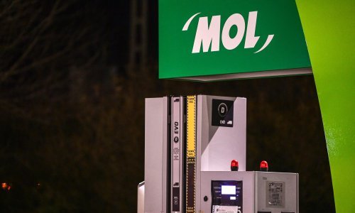Energetski turizam: Orban postrožio kriterije za kupnju subvencioniranog goriva nakon navale stranaca