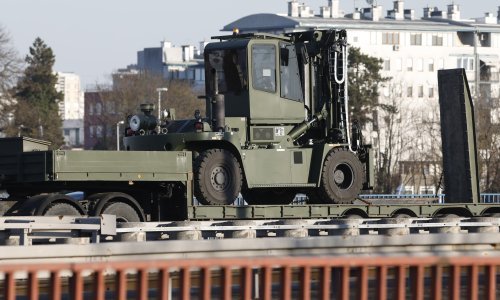 [FOTO] Hrvatska vojska na mjesto pada drona dovezla tešku mehanizaciju