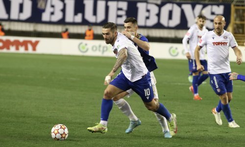 Pogledajte kako je Marko Livaja u drugom poluvremenu na muke stavio Dinamo; prvi pokušaj zaustavio je Livaković, a drugi slučajni udarac - greda
