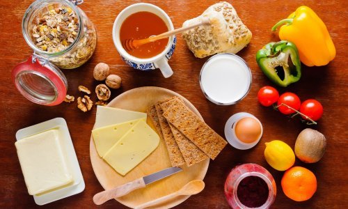 Hrana koju obično jedemo za doručak prepuna je kolesterola, a ovo su zdravije alternative