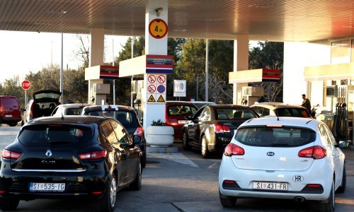 Pripremite novčanike: Cijene sirove nafte skočile 11 posto, zalihe najniže od 2014.