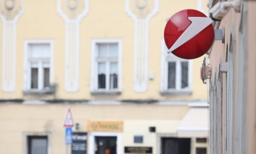 Vlasnici Zagrebačke banke analiziraju poslovanje u Rusiji, odlazak s tržišta stvorio bi veliki šok i trošak od 7,5 milijardi eura