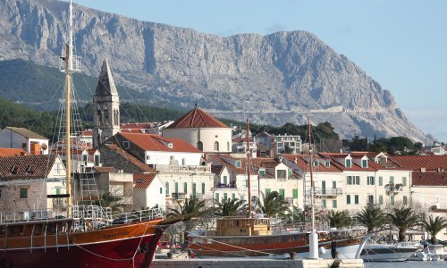 Pao sa skele u Makarskoj, preminuo u splitskoj bolnici