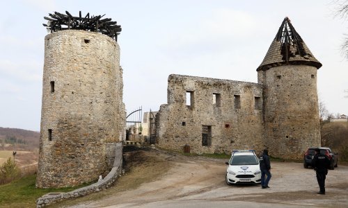 Policija kaže da je do požara dvorca iz 14. stoljeća možda došlo zbog kvara na električnim instalacijama, a šteta je oko milijun kuna